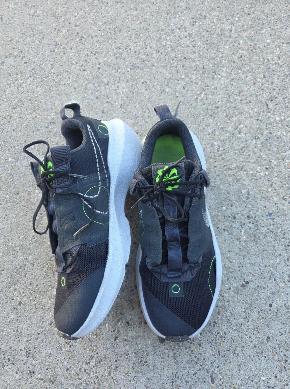 Nike Black and Green Athletic Sneaker Youth Boys 7Y